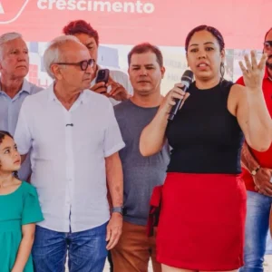 JP – Cícero Lucena autoriza pavimentação de 12 ruas, anuncia nova praça e instalação de passarela no Jardim Veneza Slider
