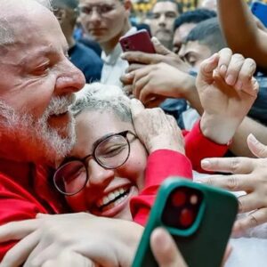 CAMINHO CERTO – Lula celebra “economia forte” após menor desemprego da história Slider