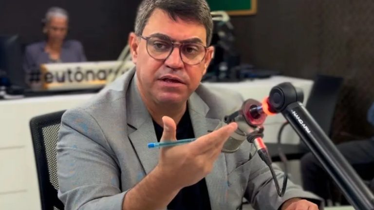 Dinho microfone