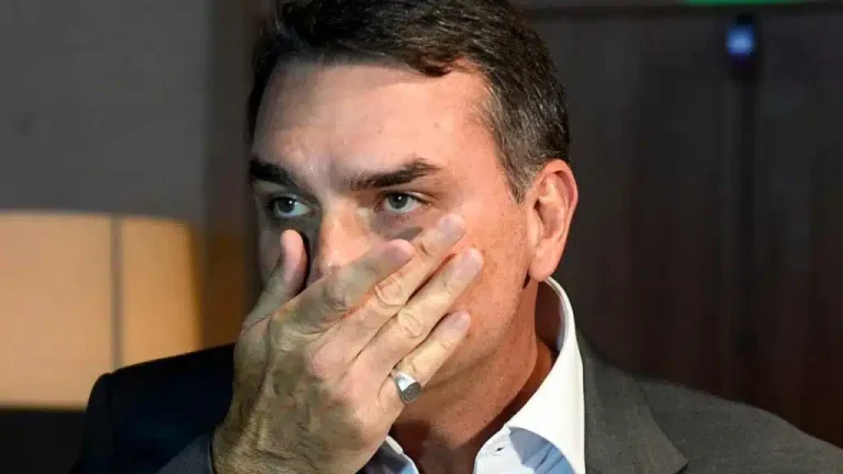 Flávio aperreado